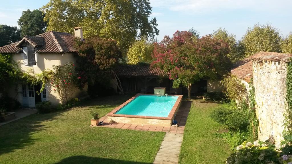 Maison Arriu Bed & Breakfast Montaut  Exterior foto